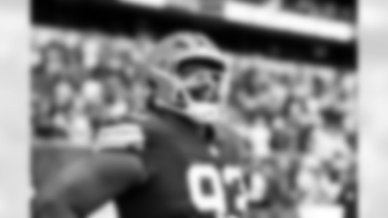 Defensive tackle Shelby Harris (93) before a NFL football game between the Minnesota Vikings and Cleveland Browns on October 5, 2025 at Tottenham Hotspur Stadium.