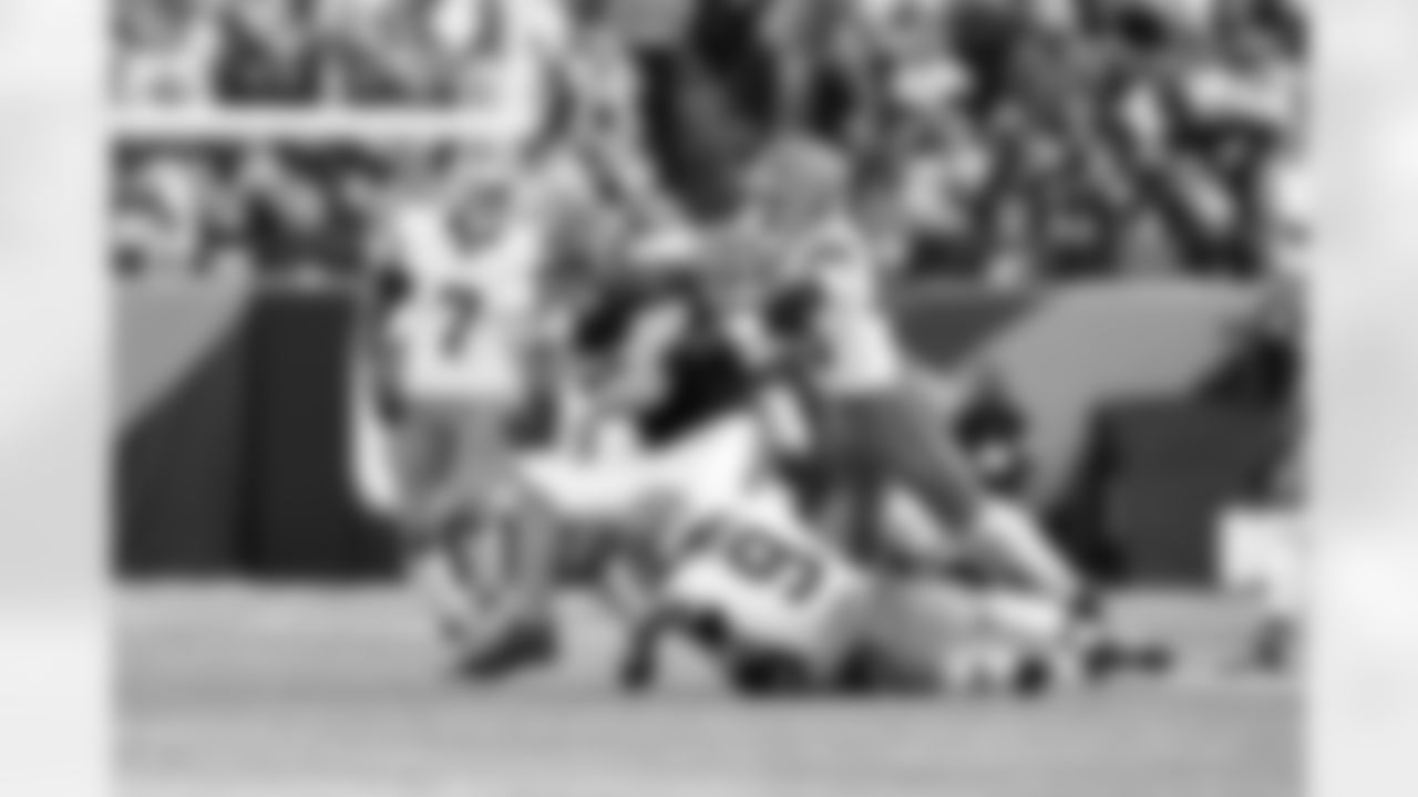 Safety Grant Delpit (9) and Linebacker Mohamoud Diabate (43) during a NFL football game between the Cleveland Browns and Cincinnati Bengals on January 4, 2026 at Paycor Stadium.