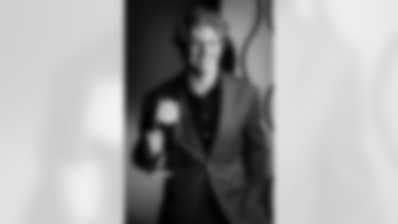 AP Defensive Rookie of the Year Cleveland Browns linebacker Carson Schwesinger (49) poses for a portrait during the NFL Honors awards show on Thursday, February 5, 2026 in San Francisco.