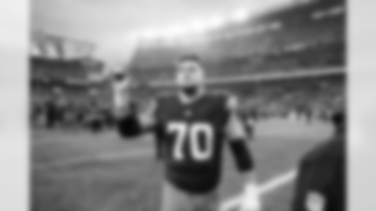 The Browns celebrate after a NFL football game between the Pittsburgh Steelers and Cleveland Browns on December 28, 2025 at Huntington Bank Field.