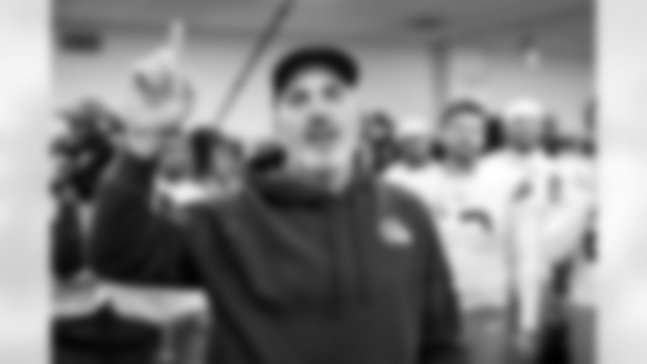 The Browns celebrate after a NFL football game between the Cleveland Browns and Cincinnati Bengals on January 4, 2026 at Paycor Stadium.