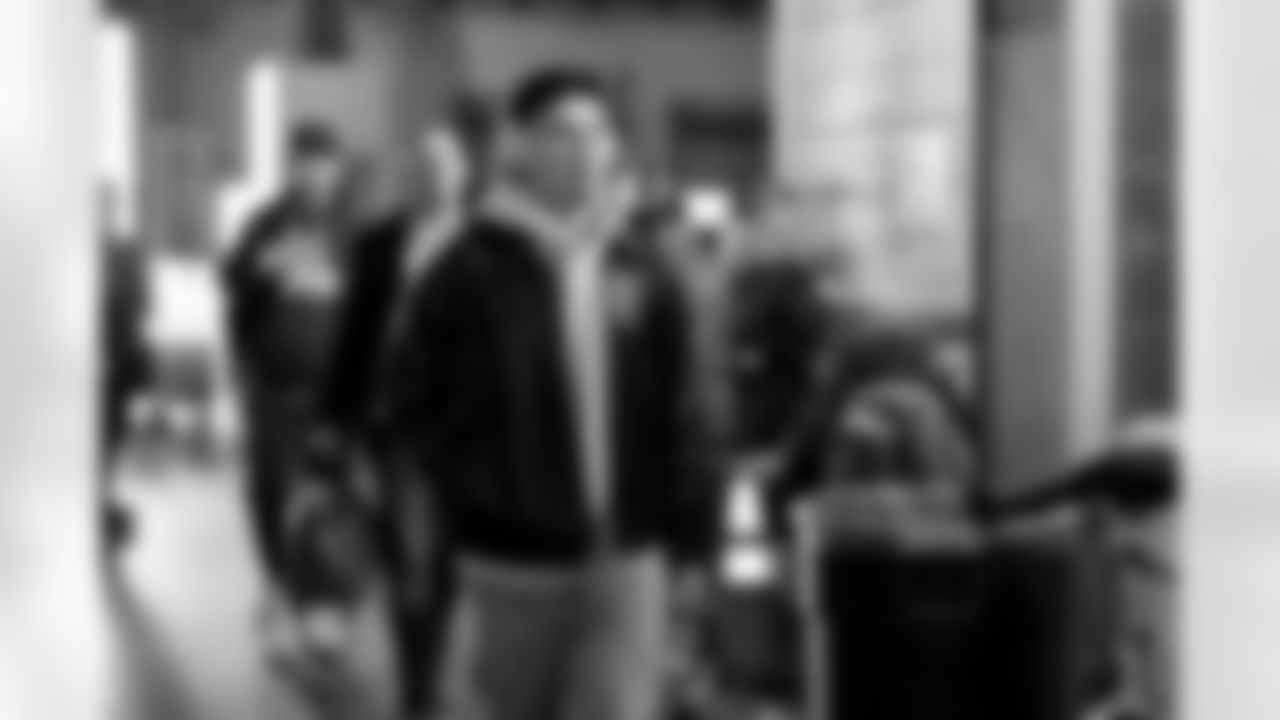 Quarterback Dillon Gabriel (8) before a NFL football game between the Cleveland Browns and New York Jets on November 9, 2025 at MetLife Stadium.