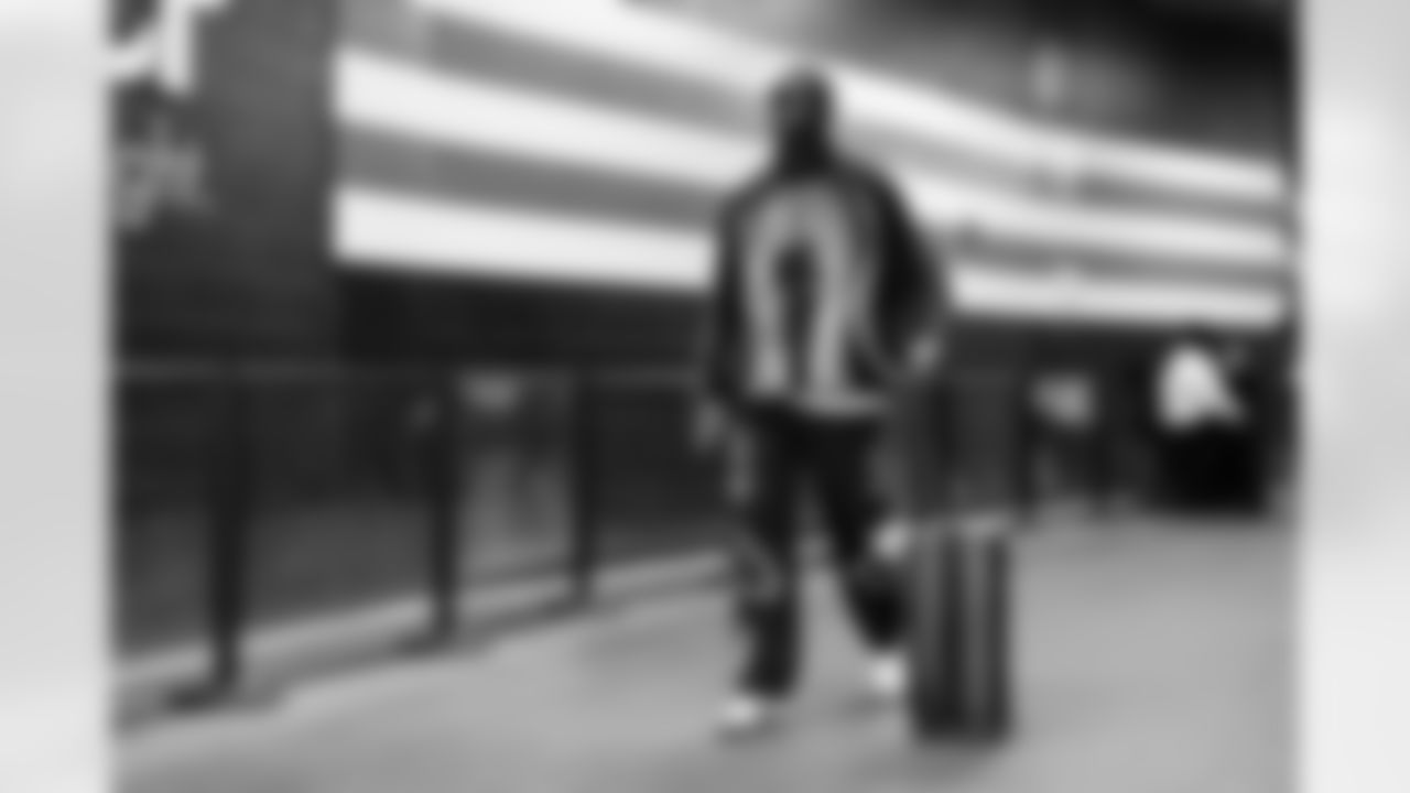 Safety Christopher Edmonds (41) before a NFL football game between the Tennessee Titans and Cleveland Browns on December 7, 2025 at Huntington Bank Field.