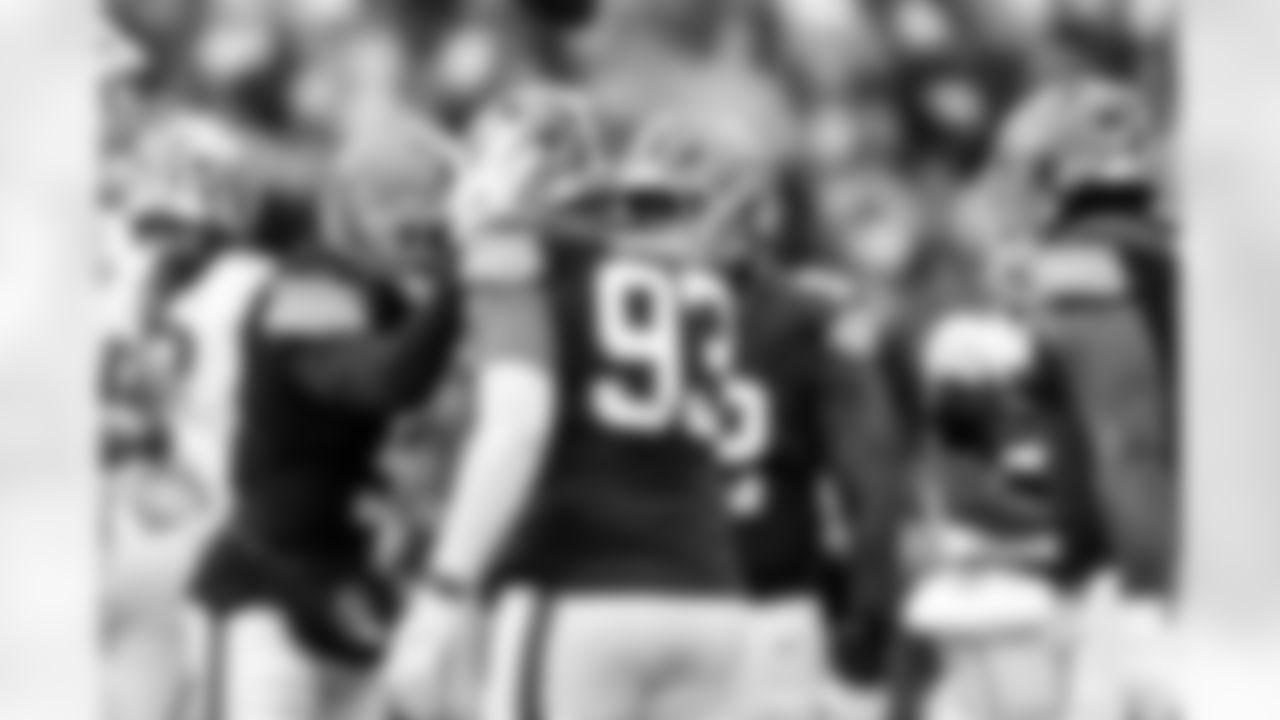 Defensive tackle Shelby Harris (93) during a NFL football game between the San Francisco 49ers and Cleveland Browns on November 30, 2025 at Huntington Bank Field.