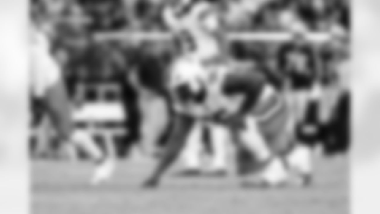 Defensive tackle Maliek Collins (96) during a NFL football game between the Cleveland Browns and Las Vegas Raiders on November 23, 2025 at Allegiant Stadium. The Browns won 24-10.