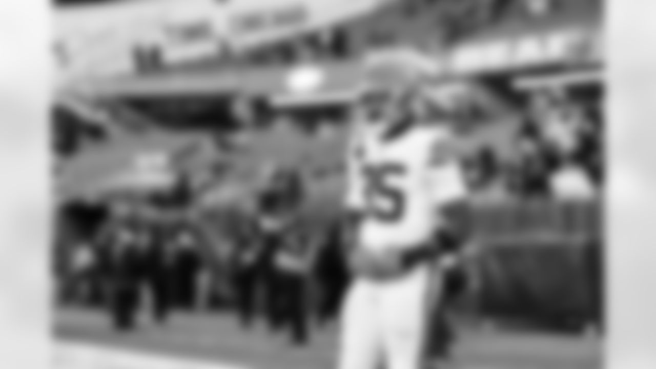 Running back Raheim Sanders (35) before a NFL football game between the Cleveland Browns and Chicago Bears on December 14, 2025 at Soldier Field.