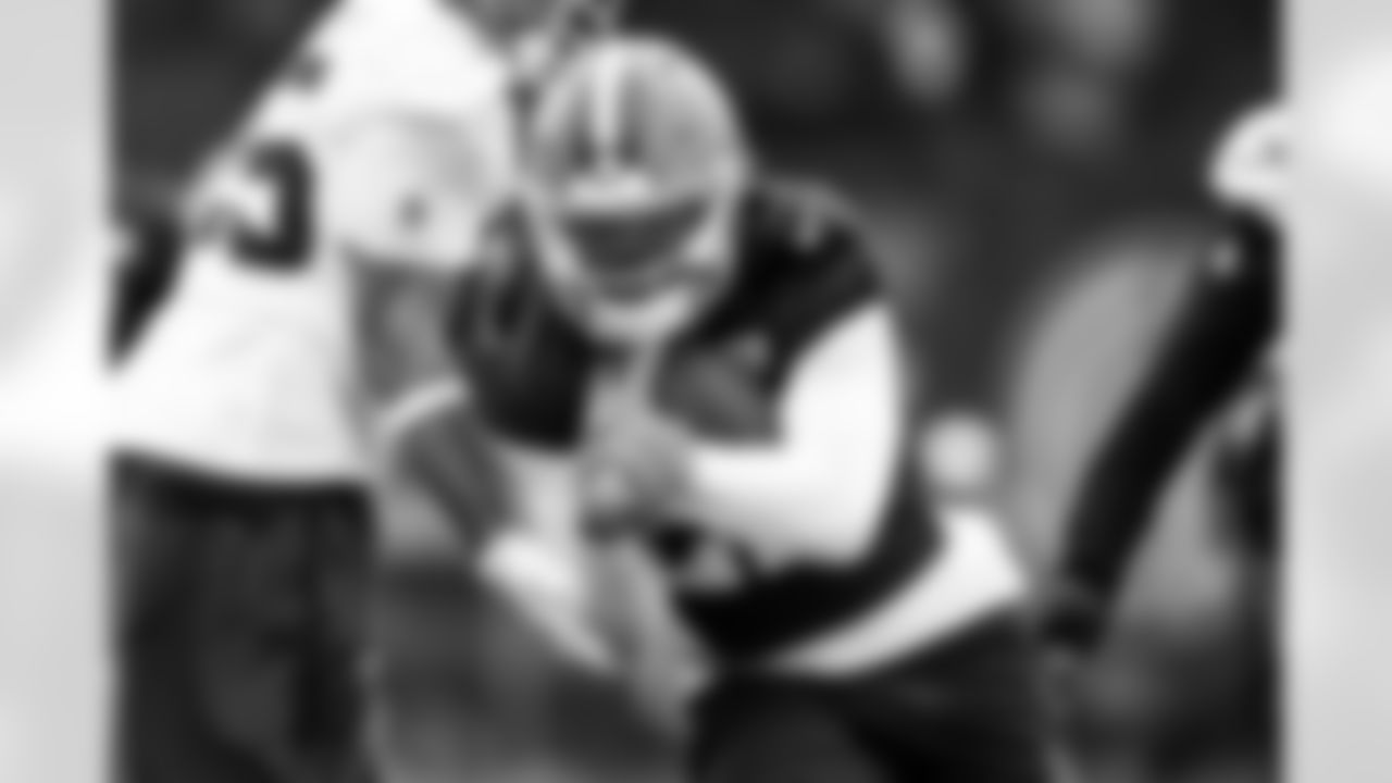 Running back Dylan Sampson (22) during the sixth day of OTAs at CrossCountry Mortgage Campus on June 6, 2025.