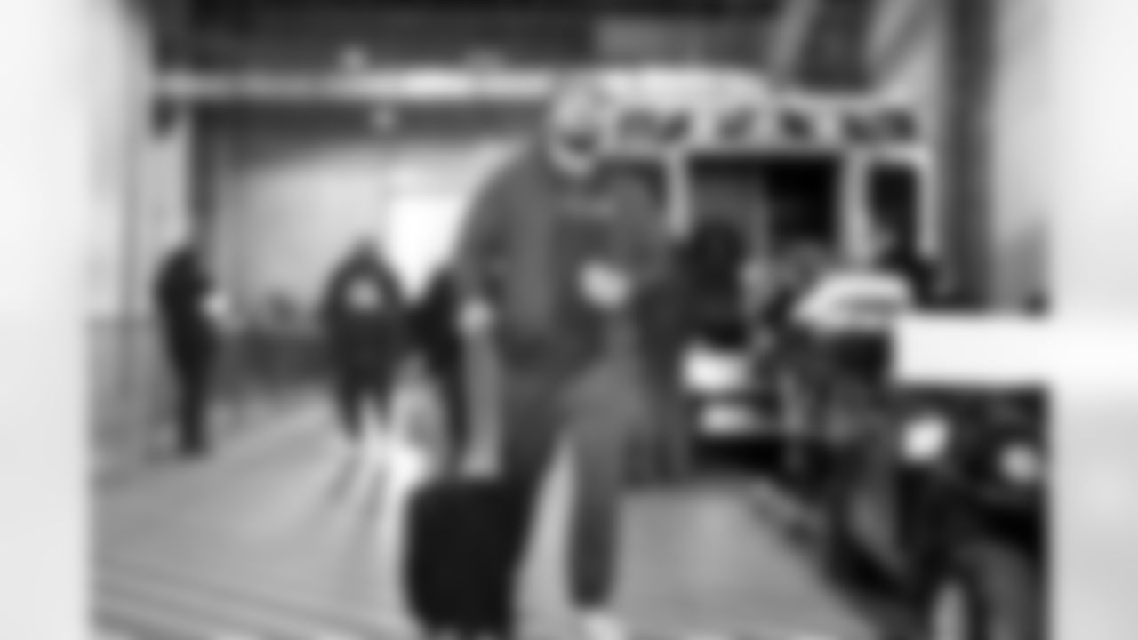 Offensive lineman Kendrick Green (52) before a NFL football game between the Cleveland Browns and Cincinnati Bengals on January 4, 2026 at Paycor Stadium.