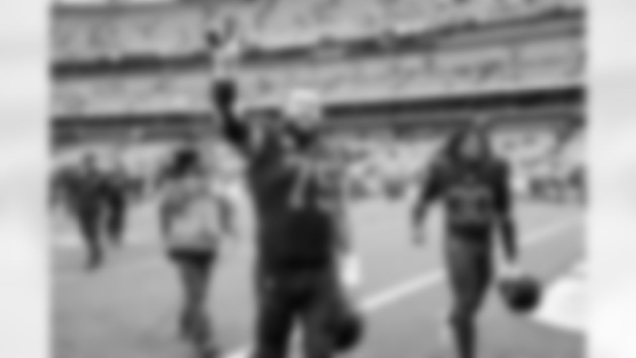 The Browns celebrate after a NFL football game between the Miami Dolphins and Cleveland Browns on October 19, 2025 at Huntington Bank Field.