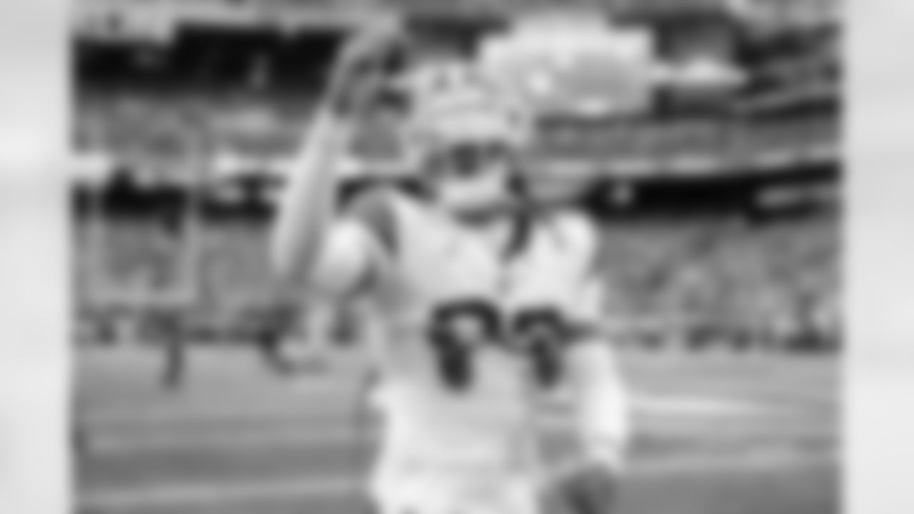 Safety Ronnie Hickman Jr. (33) before a NFL football game between the Cleveland Browns and New York Jets on November 9, 2025 at MetLife Stadium.