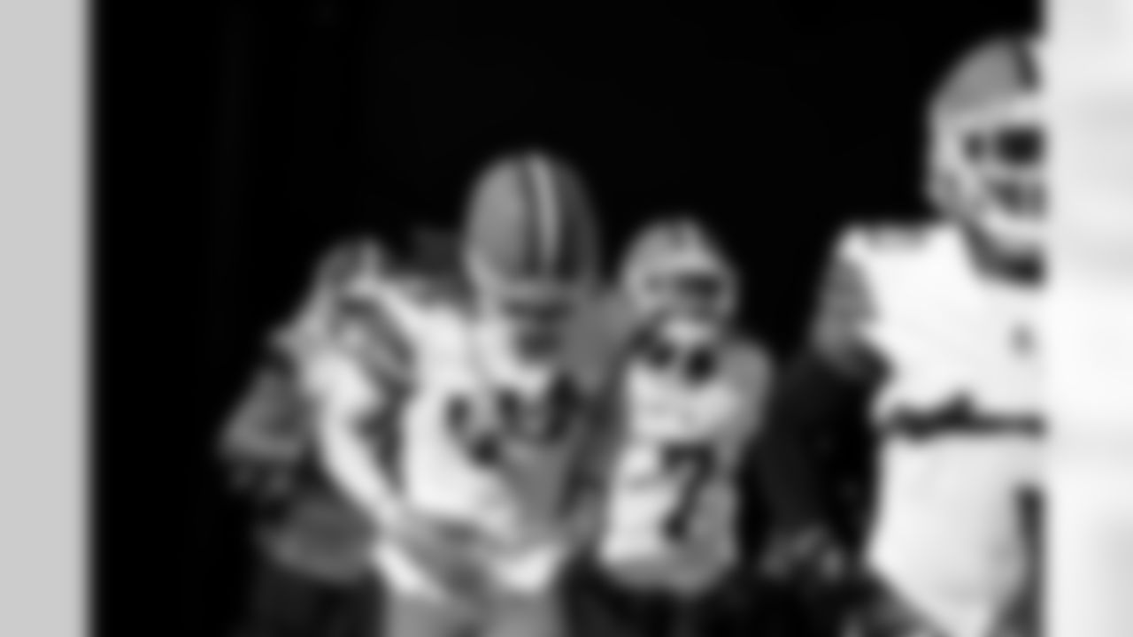 Safety Ronnie Hickman Jr. (33) before a NFL football game between the Cleveland Browns and Cincinnati Bengals on January 4, 2026 at Paycor Stadium.