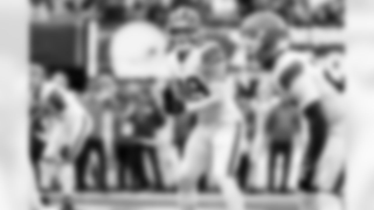 Linebacker Carson Schwesinger (49) during a NFL football game between the Cleveland Browns and New York Jets on November 9, 2025 at MetLife Stadium.