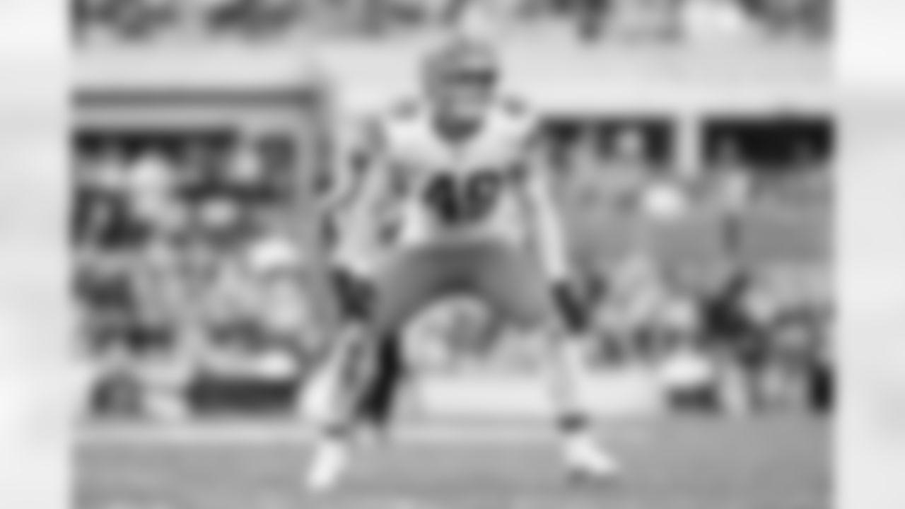 Linebacker Carson Schwesinger (49) during a NFL football game between the Cleveland Browns and Pittsburgh Steelers on October 12, 2025 at Acrisure Stadium.