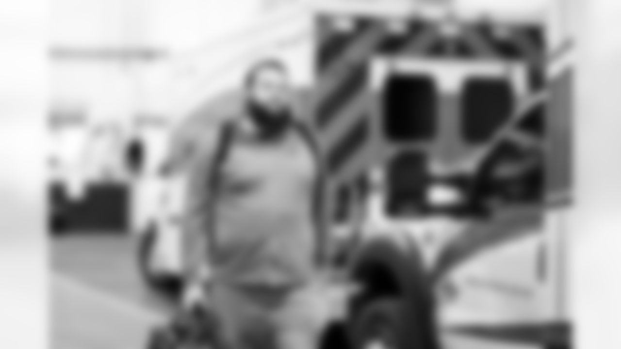 Offensive guard Joel Bitonio (75) before a NFL football game between the Cleveland Browns and Cincinnati Bengals on January 4, 2026 at Paycor Stadium.