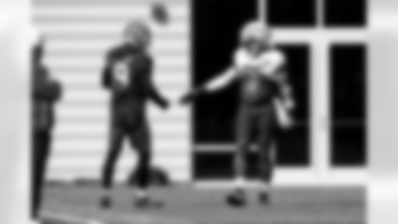 Safety Grant Delpit (9) and Tight end David Njoku (85) during practice at CrossCountry Mortgage Campus on October 8, 2025.