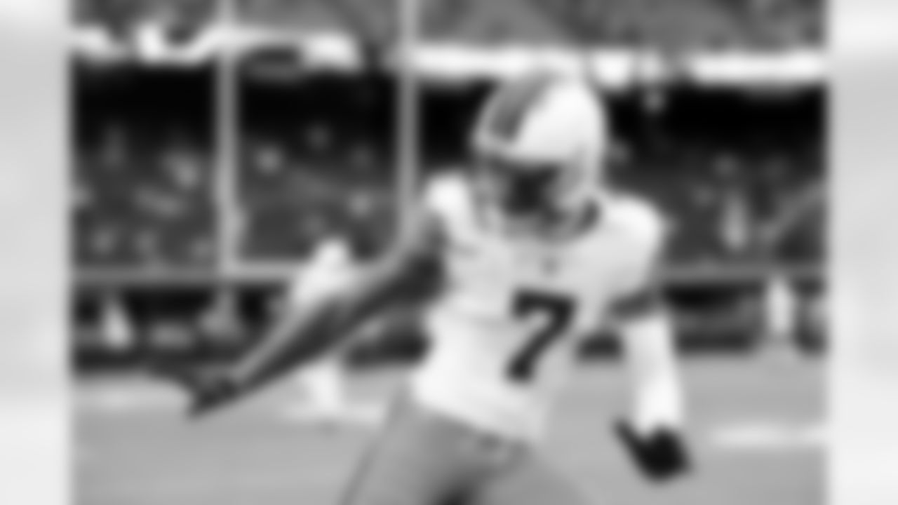 Cornerback Tyson Campbell (7) before a NFL football game between the Cleveland Browns and Las Vegas Raiders on November 23, 2025 at Allegiant Stadium.