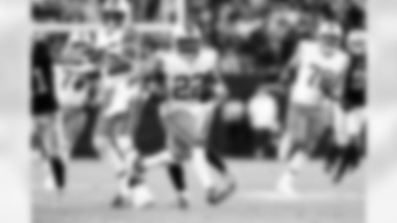 Running back Dylan Sampson (22) during a NFL football game between the Cleveland Browns and Las Vegas Raiders on November 23, 2025 at Allegiant Stadium.