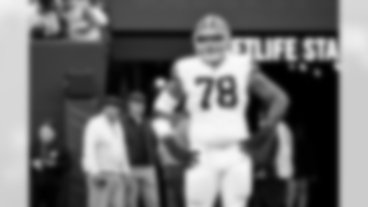 Offensive tackle Jack Conklin (78) before a NFL football game between the Cleveland Browns and New York Jets on November 9, 2025 at MetLife Stadium.
