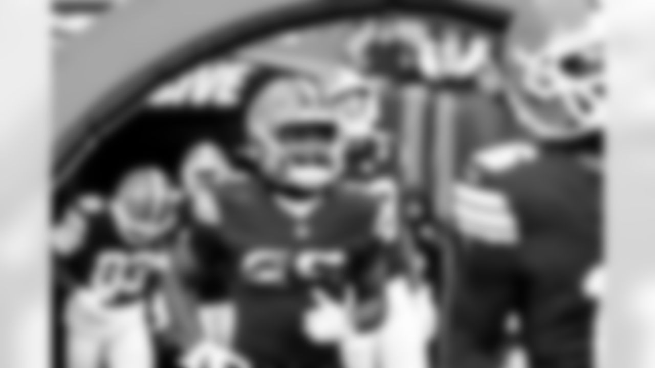 Running back Dylan Sampson (22) before a NFL football game between the San Francisco 49ers and Cleveland Browns on November 30, 2025 at Huntington Bank Field.