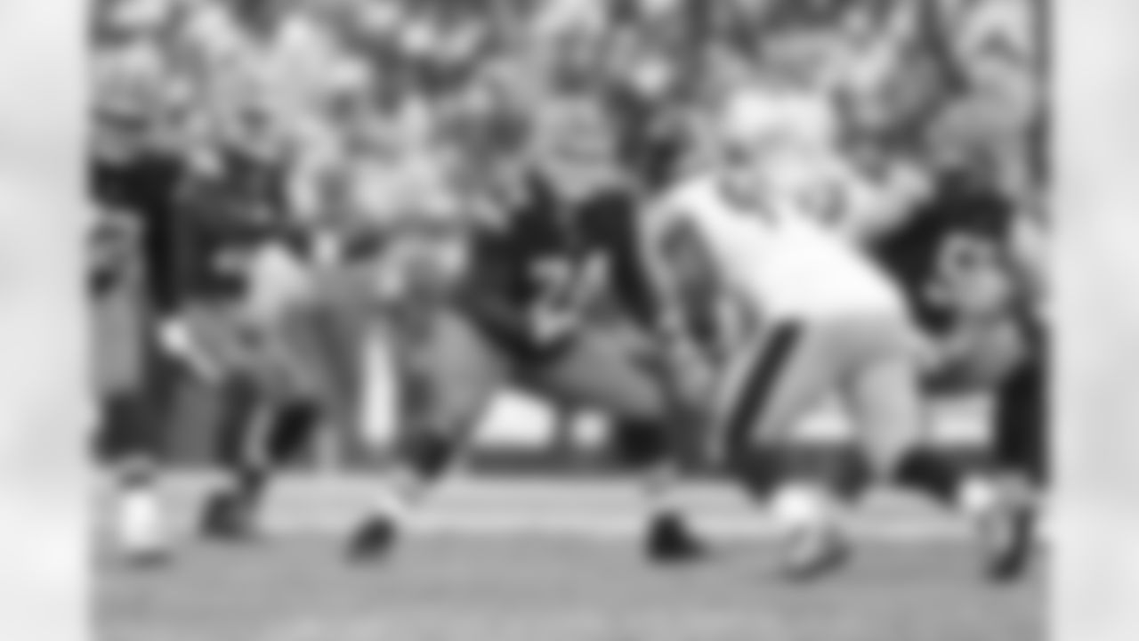 Offensive guard Teven Jenkins (74) during a NFL football game between the Pittsburgh Steelers and Cleveland Browns on December 28, 2025 at Huntington Bank Field.