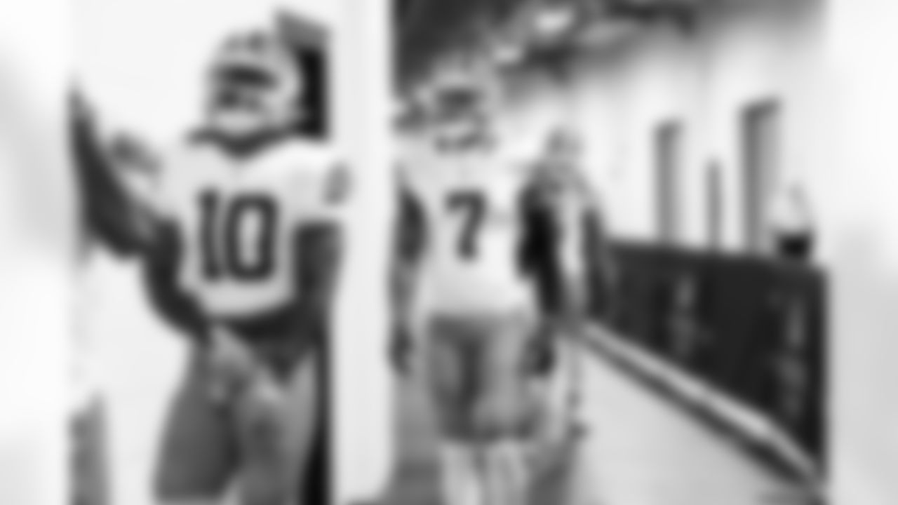 Running back Quinshon Judkins (10) and Cornerback Tyson Campbell (7) before a NFL football game between the Cleveland Browns and Pittsburgh Steelers on October 12, 2025 at Acrisure Stadium.