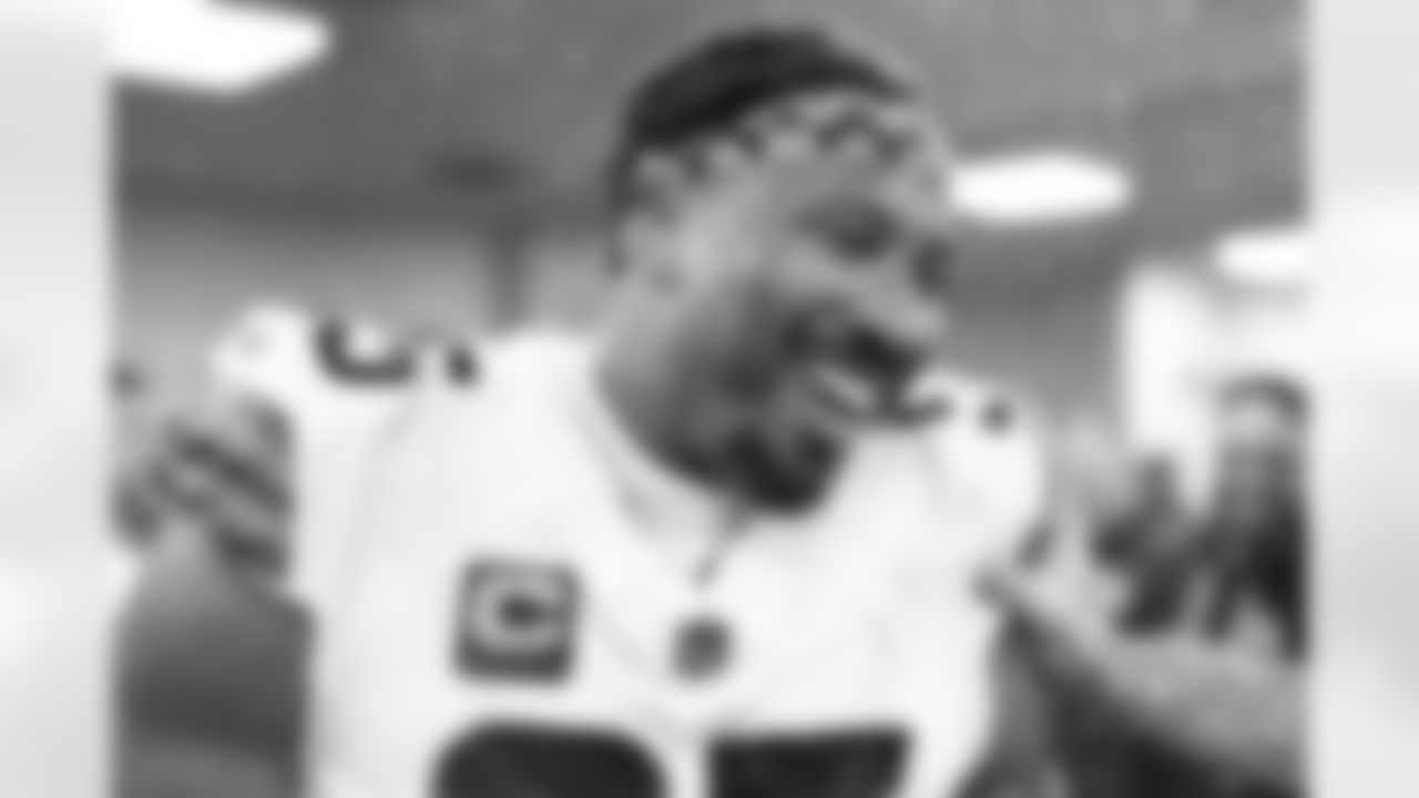 The Browns celebrate after a NFL football game between the Cleveland Browns and Cincinnati Bengals on January 4, 2026 at Paycor Stadium.