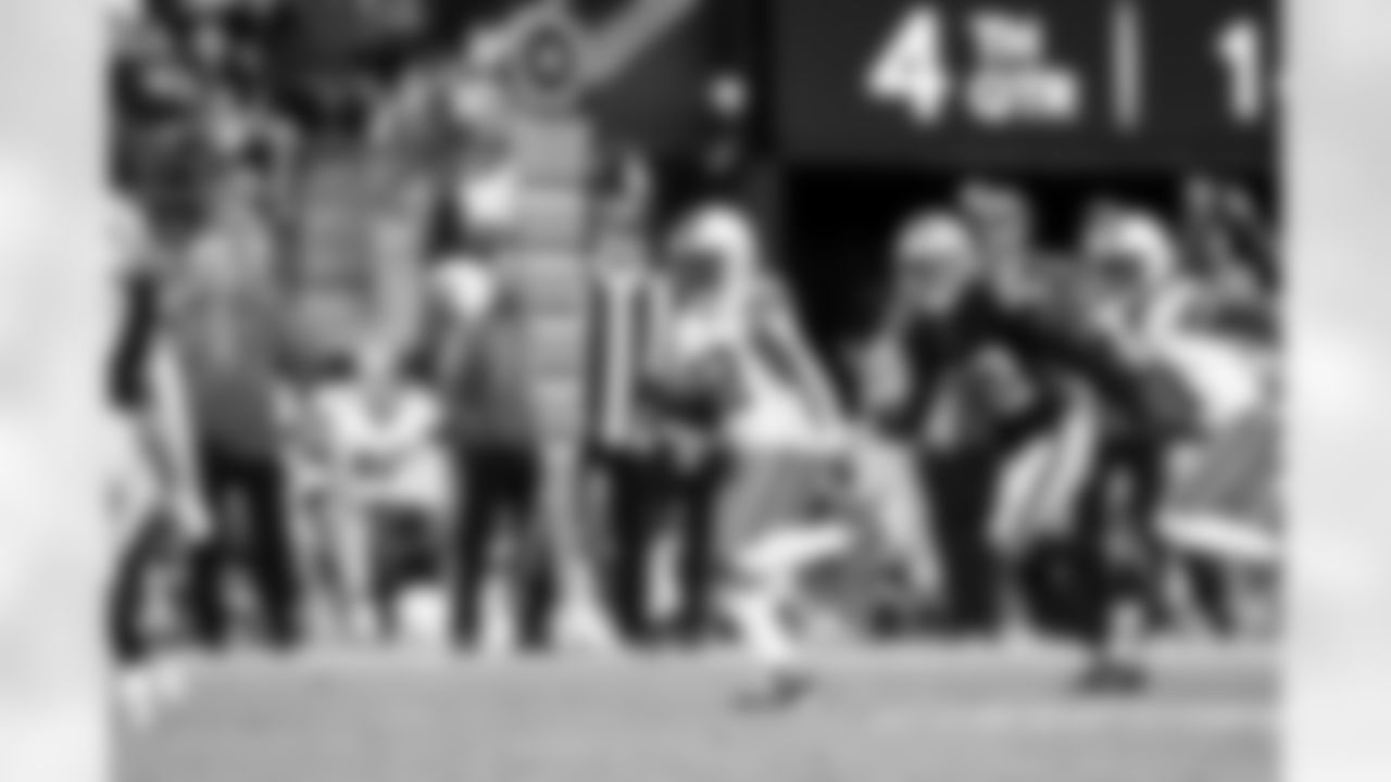 Running back Dylan Sampson (22) during a NFL football game between the Cleveland Browns and Las Vegas Raiders on November 23, 2025 at Allegiant Stadium.