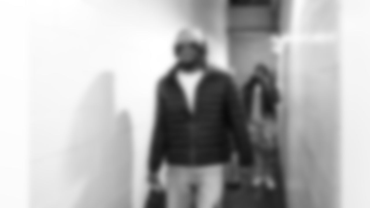 Tight end Harold Fannin Jr. (44) before a NFL football game between the Cleveland Browns and Chicago Bears on December 14, 2025 at Soldier Field.