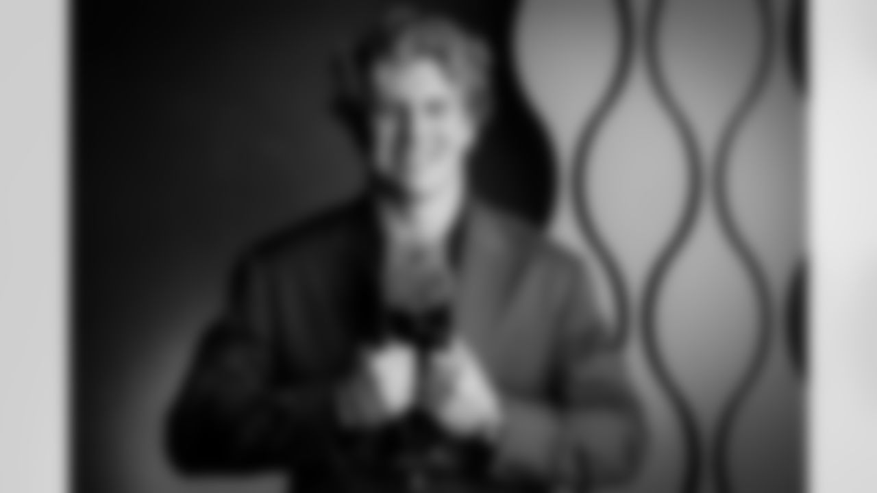 AP Defensive Rookie of the Year Cleveland Browns linebacker Carson Schwesinger (49) poses for a portrait during the NFL Honors awards show on Thursday, February 5, 2026 in San Francisco.