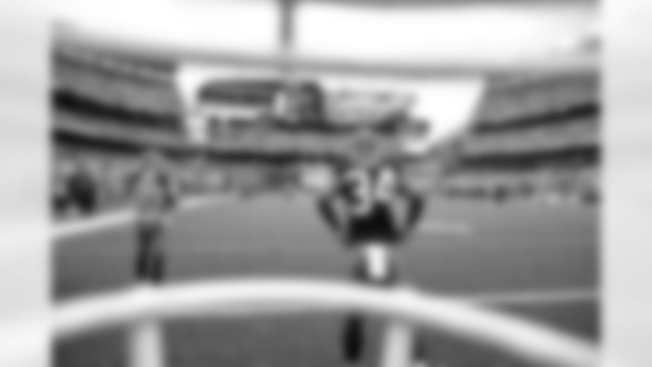 Running back Jerome Ford (34) before a NFL football game between the Baltimore Ravens and Cleveland Browns on November 16, 2025 at Huntington Bank Field.