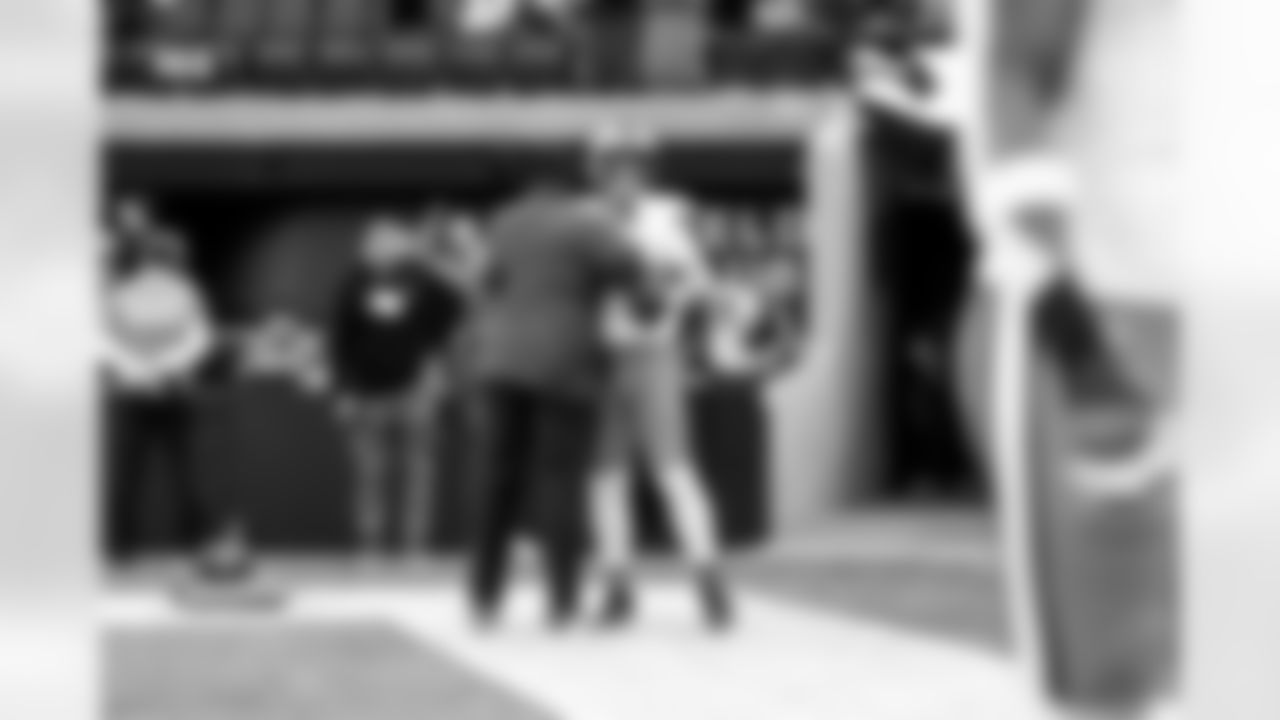 Center Luke Wypler (56) before a NFL football game between the Cleveland Browns and Las Vegas Raiders on November 23, 2025 at Allegiant Stadium.