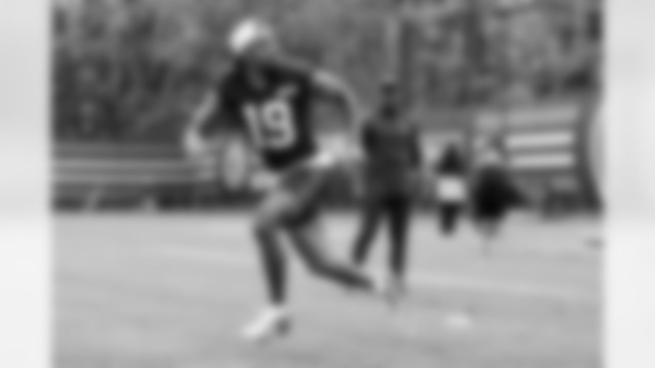 Wide receiver Cedric Tillman (19) during fieldwork in Phase II of the offseason at CrossCountry Mortgage Campus on May 6, 2025.