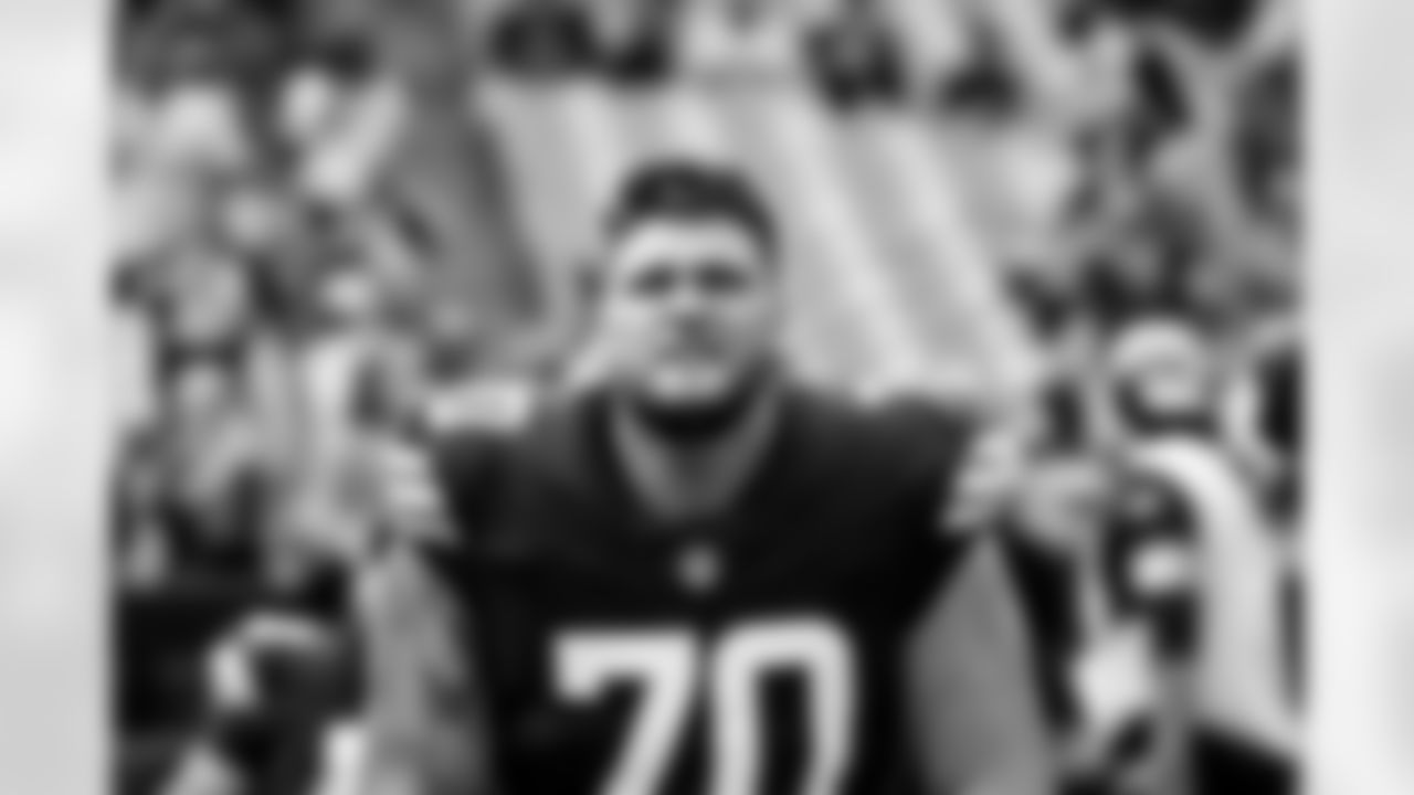 Offensive guard Zak Zinter (70)