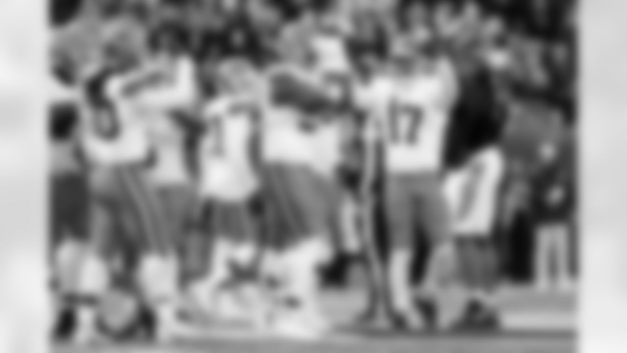 Defensive end Myles Garrett (95) and the defense during a NFL football game between the Cleveland Browns and Cincinnati Bengals on January 4, 2026 at Paycor Stadium. The Browns won 20-18.