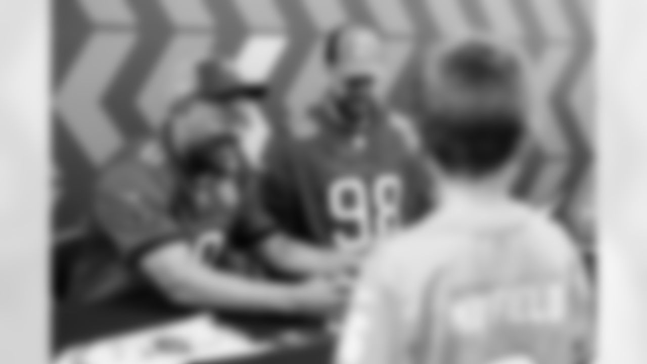 TAMPA, FL - December 02, 2025 - Inside Linebacker SirVocea Dennis #8 of the Tampa Bay Buccaneers during a visit to MacDill Air Force Base. Photo By Kyle Zedaker/Tampa Bay Buccaneers