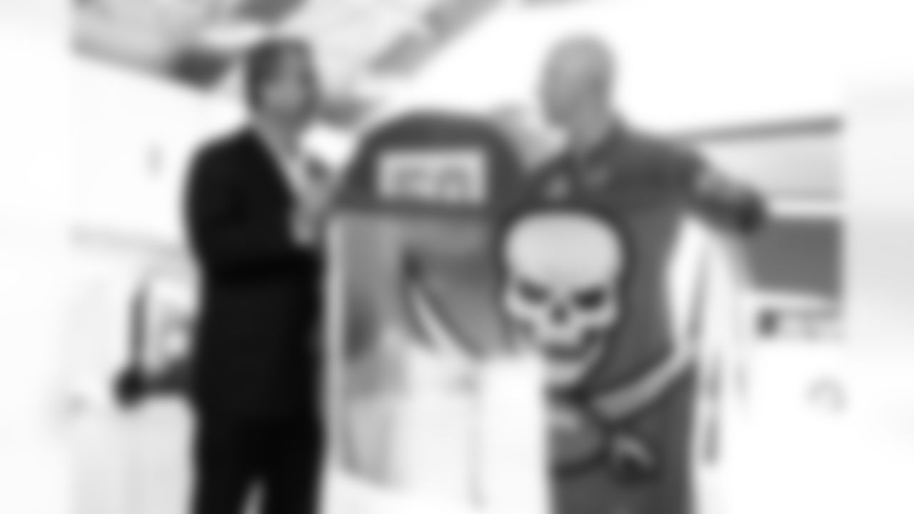 TAMPA, FL - December 02, 2025 - Brian Ford and Colonel Edward V. Szczepanik during a visit to MacDill Air Force Base. Photo By Kyle Zedaker/Tampa Bay Buccaneers