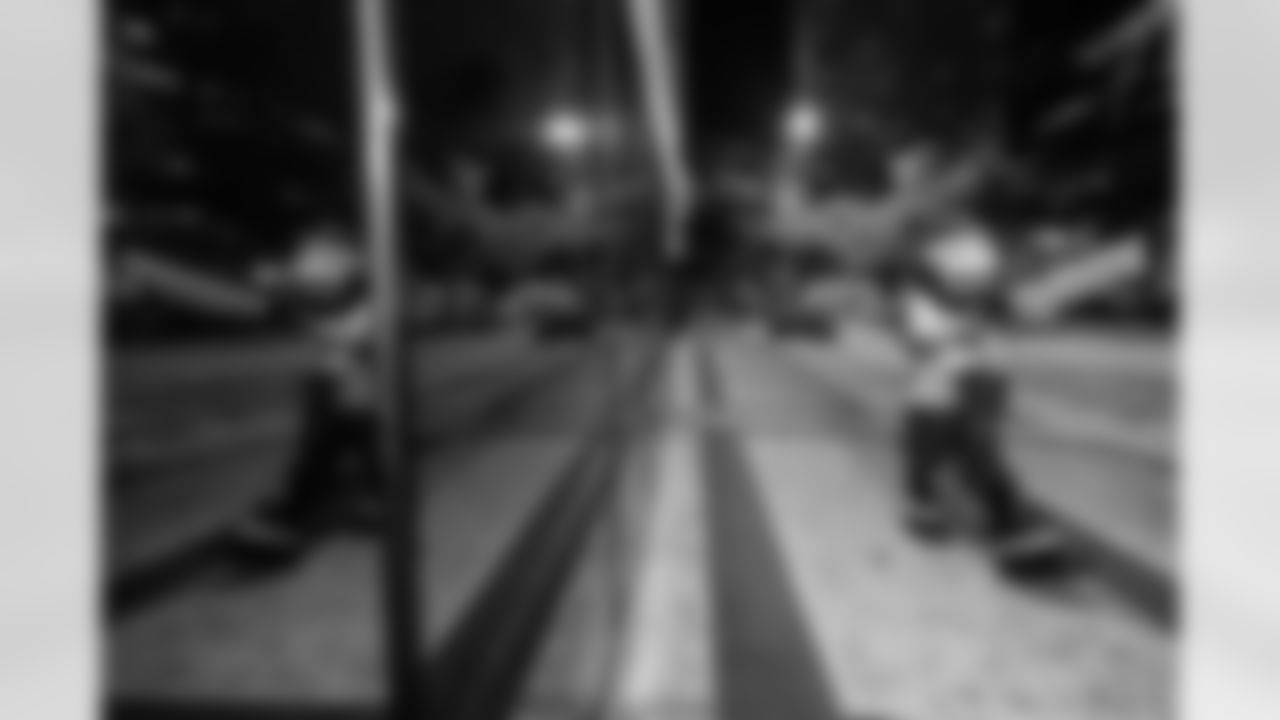 ST. PETERSBURG, FL - November 13, 2025 - Captain Fear during "Bucs Run" Raise The Flags event with Pinellas Run Club at Park & Rec in St. Petersburg. Photo By Doug DeFelice/Tampa Bay Buccaneers