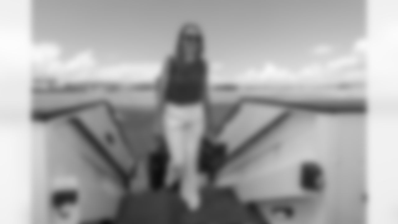 ATLANTA, GA - September 06, 2025 - Luxury Suite Excursion departs for the game between the Tampa Bay Buccaneers and Atlanta Falcons. The Bucs won the game, 23-20. Photo By Doug DeFelice/Tampa Bay Buccaneers