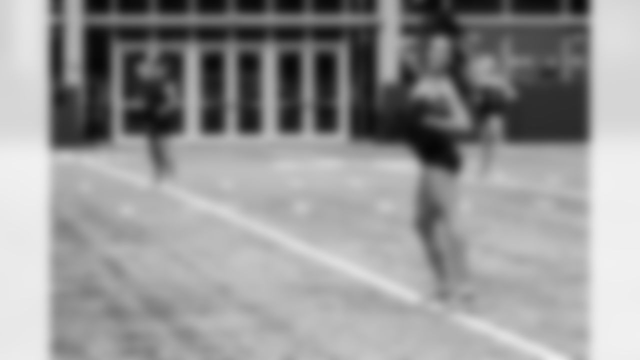 TAMPA, FL - November 20, 2025 - Tampa Bay Buccaneers Cheerleaders during Field Rehearsal at AdventHealth Training Center. Photo By Tori Richman/Tampa Bay Buccaneers