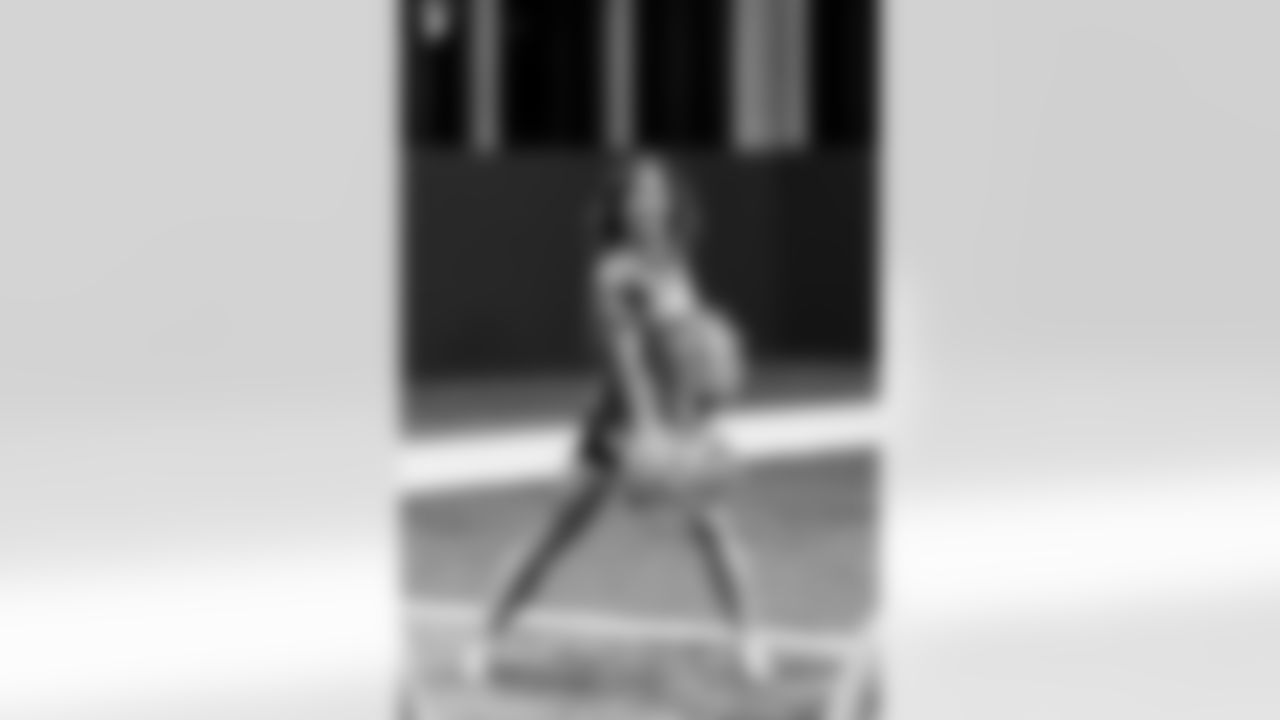 TAMPA, FL - November 06, 2025 - Tampa Bay Buccaneers Cheerleaders during Field Rehearsal at AdventHealth Training Center. Photo By Tori Richman/Tampa Bay Buccaneers