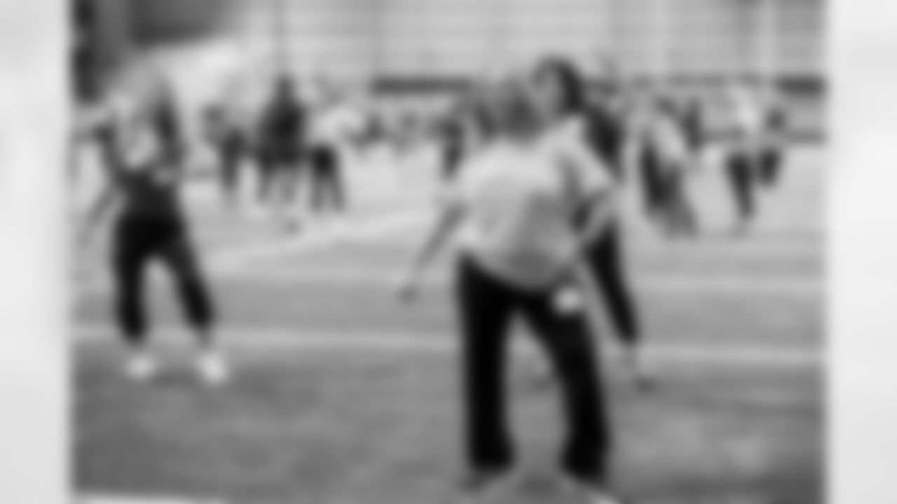 TAMPA, FL - November 19, 2025 - Tampa Bay Buccaneers Cheerleaders and Alumni during Field Rehearsal at AdventHealth Training Center. Photo By Tori Richman/Tampa Bay Buccaneers