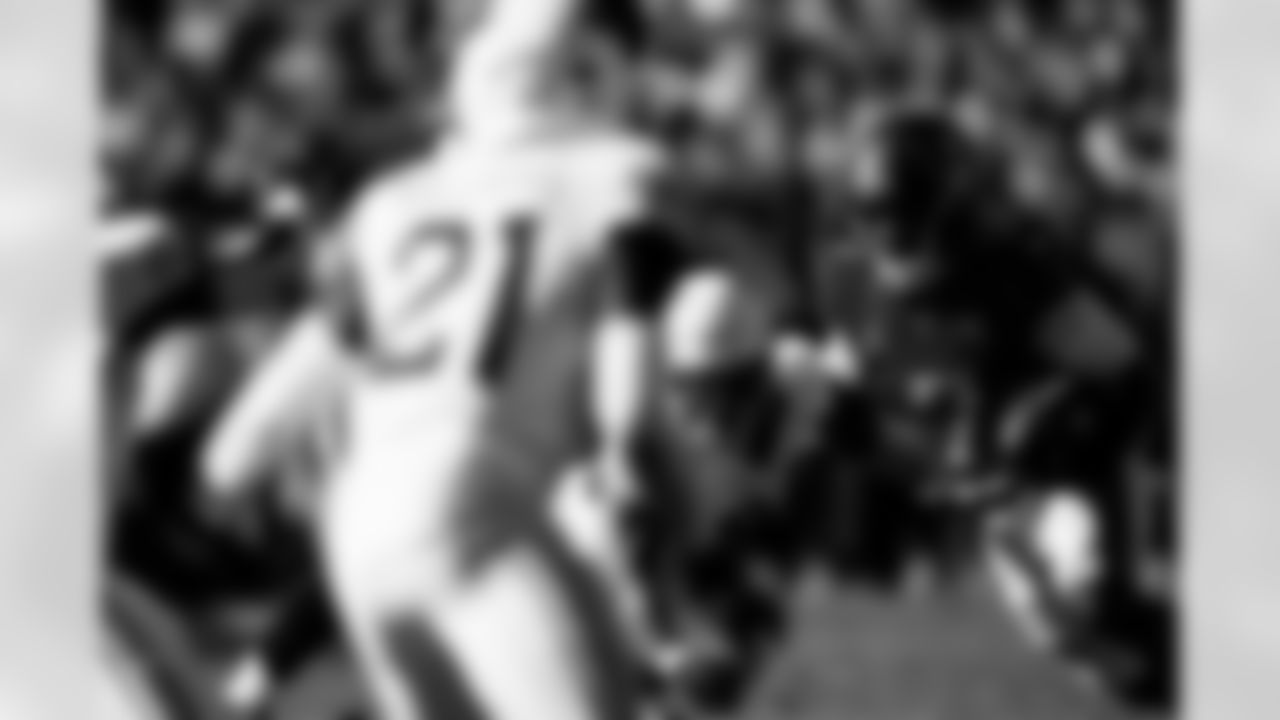 TAMPA, FL - November 30, 2025 - Running Back Bucky Irving #7 of the Tampa Bay Buccaneers during the game between the Arizona Cardinals and Tampa Bay Buccaneers. The Bucs won the game, 20-17. Photo By Tori Richman/Tampa Bay Buccaneers