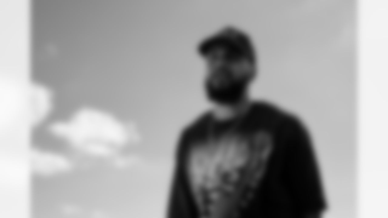 TAMPA, FL - December 27, 2025 - Wide Receiver Mike Evans #13 of the Tampa Bay Buccaneers departs Tampa for a Week 17 game against the Miami Dolphins. Photo By Tori Richman/Tampa Bay Buccaneers