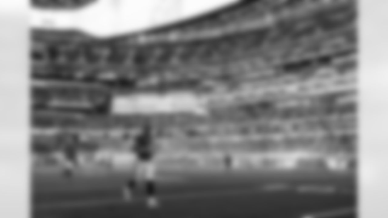 INGLEWOOD, CA - November 23, 2025 - Quarterback Baker Mayfield #6 of the Tampa Bay Buccaneers before the game between the Tampa Bay Buccaneers and Los Angeles Rams. The Bucs lost the game, 34-7. Photo By Tori Richman/Tampa Bay Buccaneers