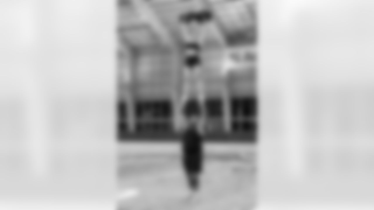 TAMPA, FL - November 20, 2025 - Tampa Bay Buccaneers Cheerleaders during Field Rehearsal at AdventHealth Training Center. Photo By Tori Richman/Tampa Bay Buccaneers