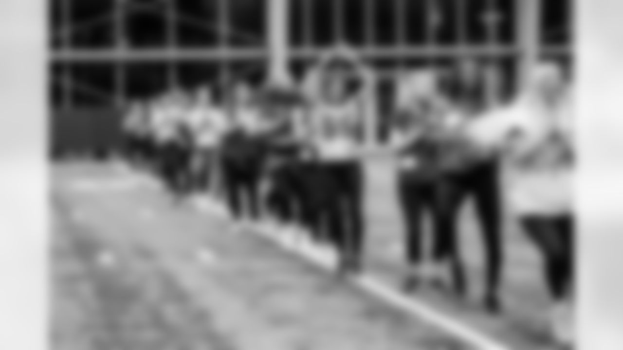 TAMPA, FL - November 19, 2025 - Tampa Bay Buccaneers Cheerleaders and Alumni during Field Rehearsal at AdventHealth Training Center. Photo By Tori Richman/Tampa Bay Buccaneers