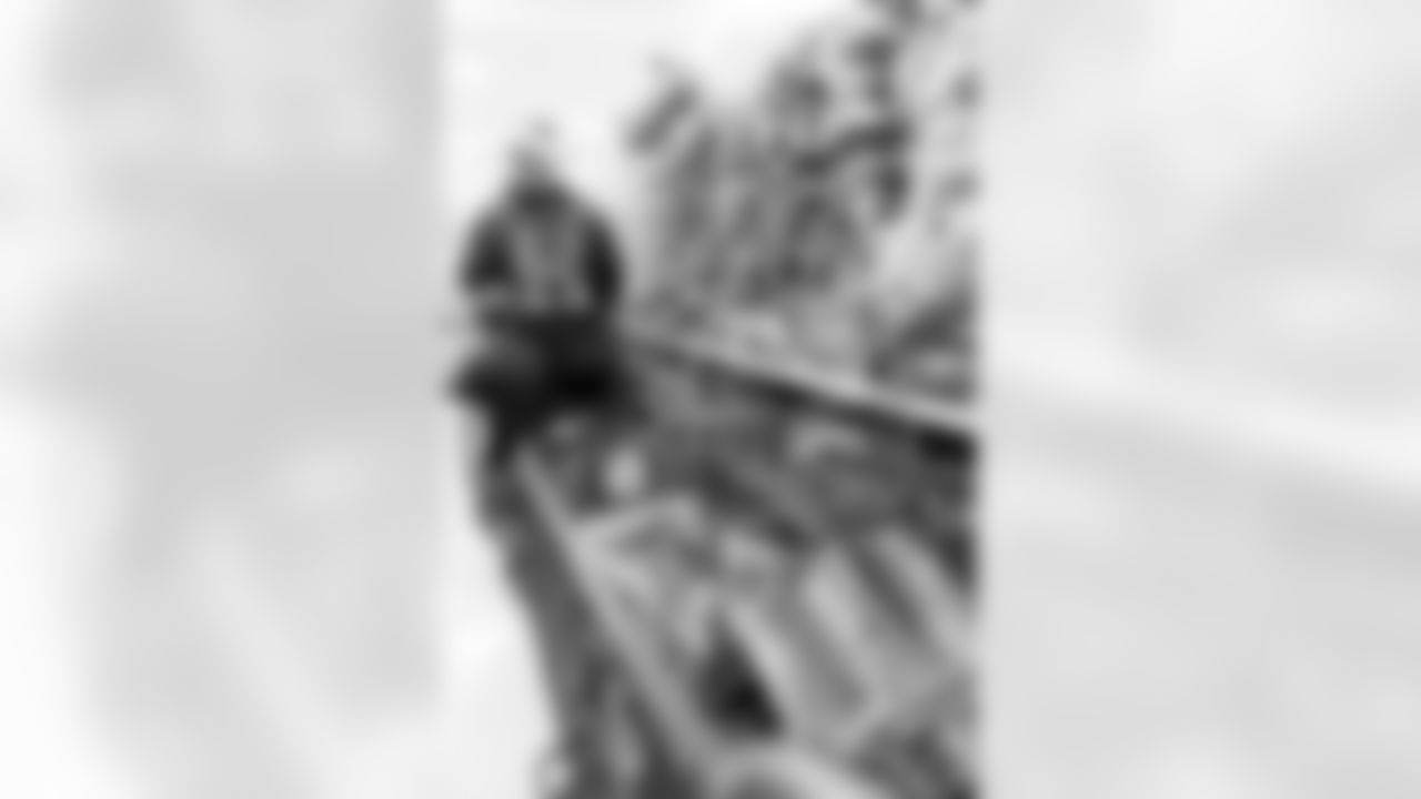 TAMPA, FL - December 15, 2025 - The Tampa Bay Buccaneers offensive line hosts the annual 'O-Line Lights Up Christmas' event providing holiday shopping sprees for local children. Photo By Kyle Zedaker/Tampa Bay Buccaneers