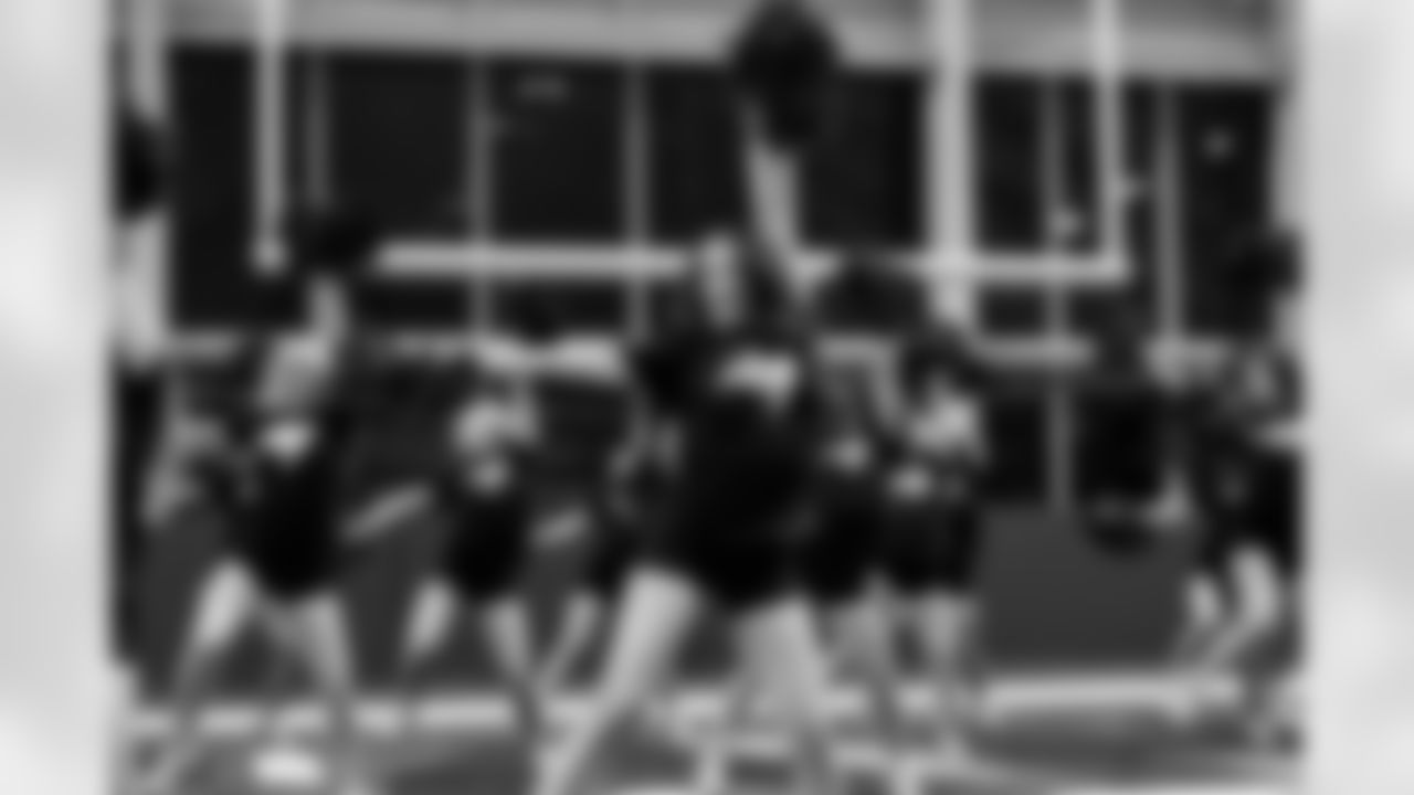 TAMPA, FL - December 04, 2025 - Tampa Bay Buccaneers Cheerleaders field rehearsal at AdventHealth Training Center. Photo By Tori Richman/Tampa Bay Buccaneers