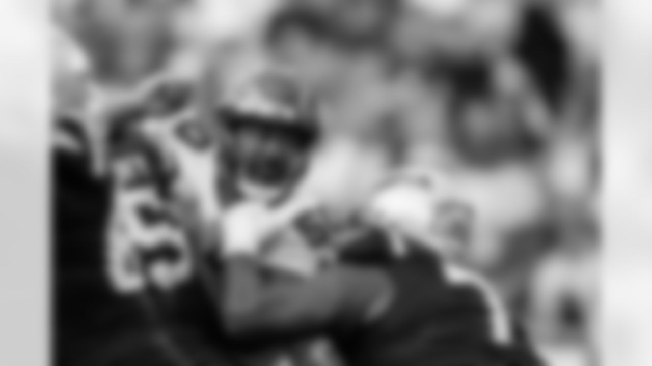 TAMPA, FL - November 09, 2025 - Defensive Tackle Vita Vea #50 of the Tampa Bay Buccaneers during the game between the New England Patriots and Tampa Bay Buccaneers. The Bucs lost the game, 28-23. Photo By Doug DeFelice/Tampa Bay Buccaneers