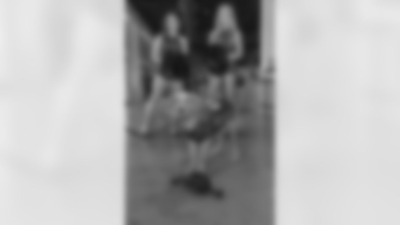 TAMPA, FL - December 06, 2025 - Tampa Bay Buccaneers Cheerleaders during the She is Football Bayshore Walk: Raise The Flags event with Bayshore Breakfast Club and Tampa Girls Social & Wellness at Hyde House Public Studio. Photo By Mike Carlson/Tampa Bay Buccaneers